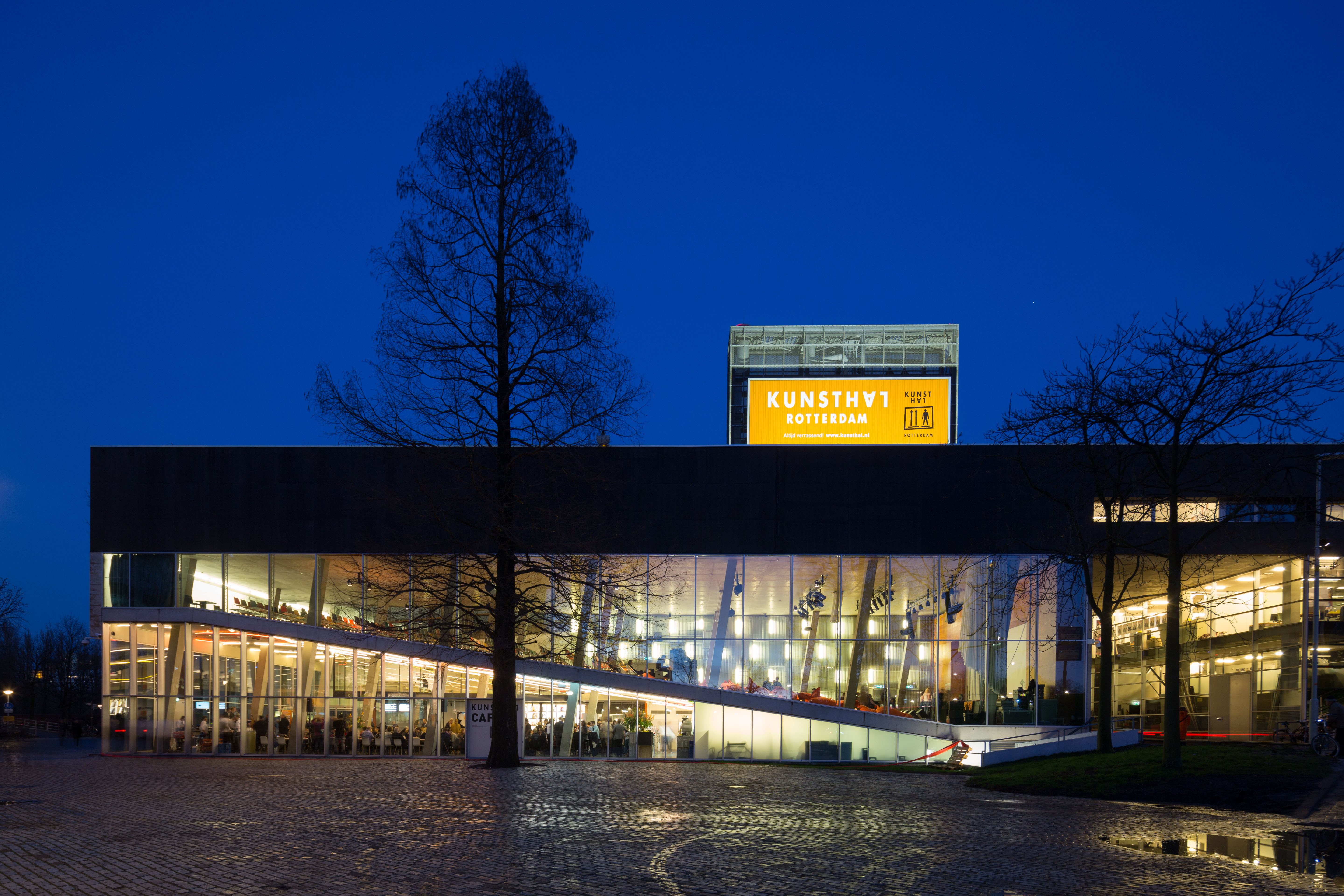 Kunsthal Rotterdam by night, foto Ossip van Duivenbode